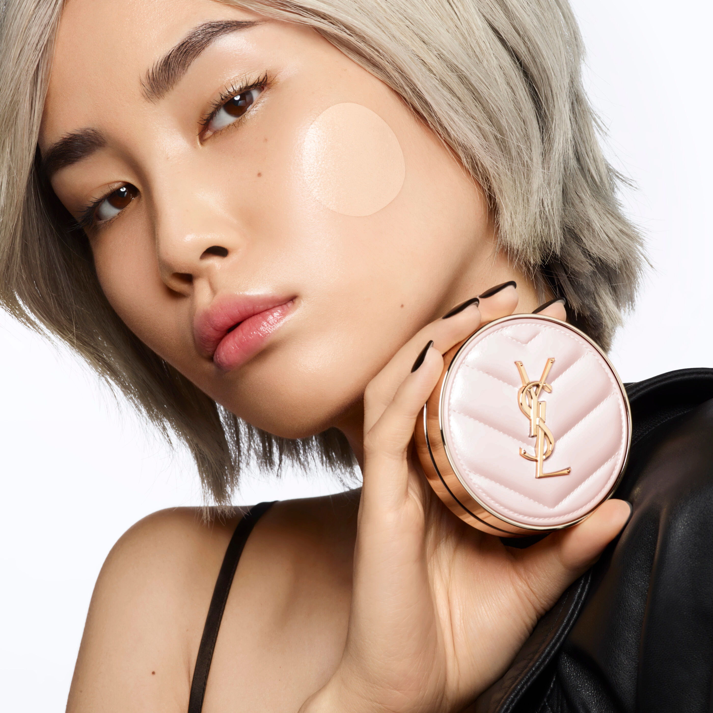 超模光感精華水氣墊SPF50+/PA ++++